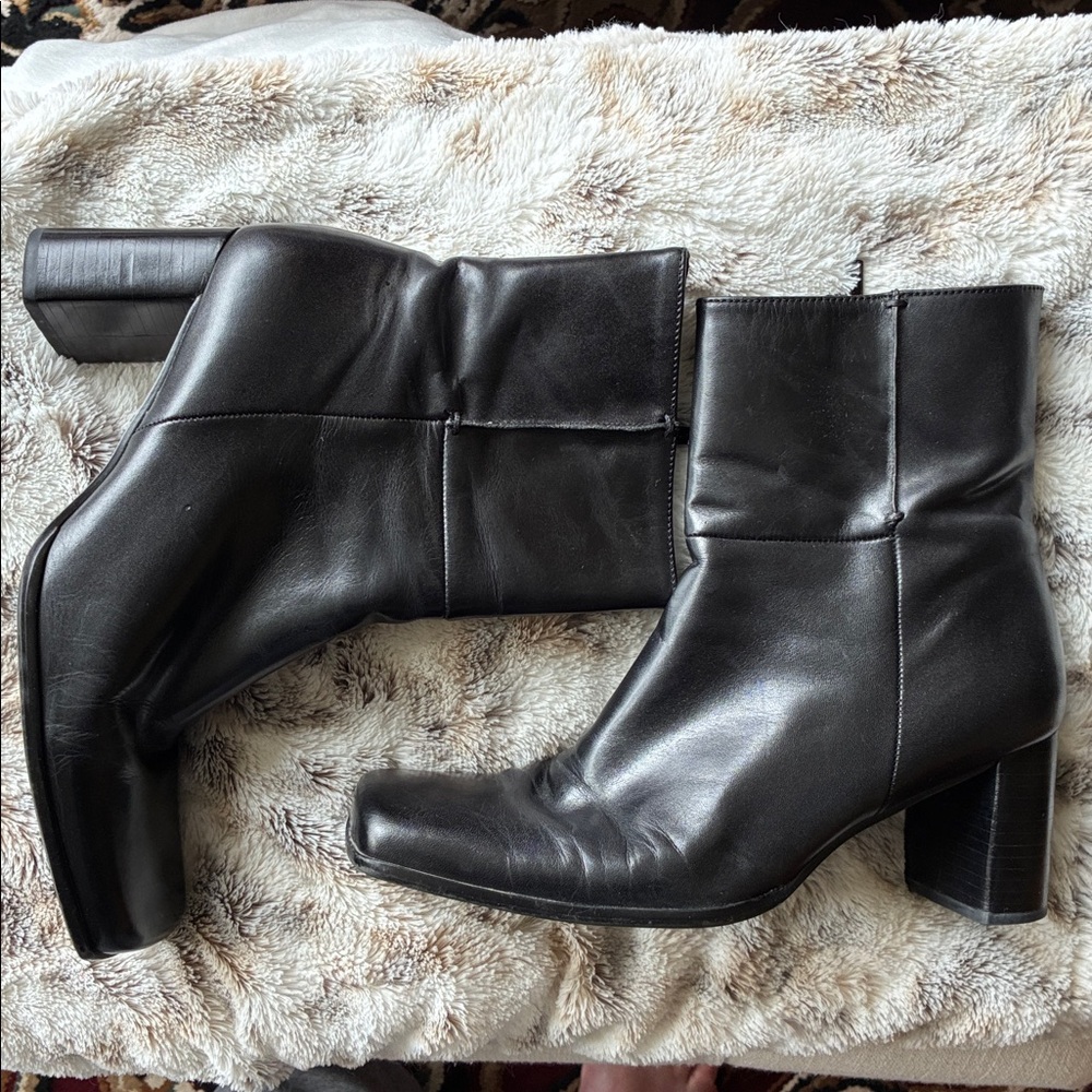 Nine West black bootie size 7.5M